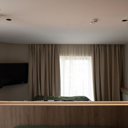 Hotel Gracian Сремська Митровиця Екстер'єр фото