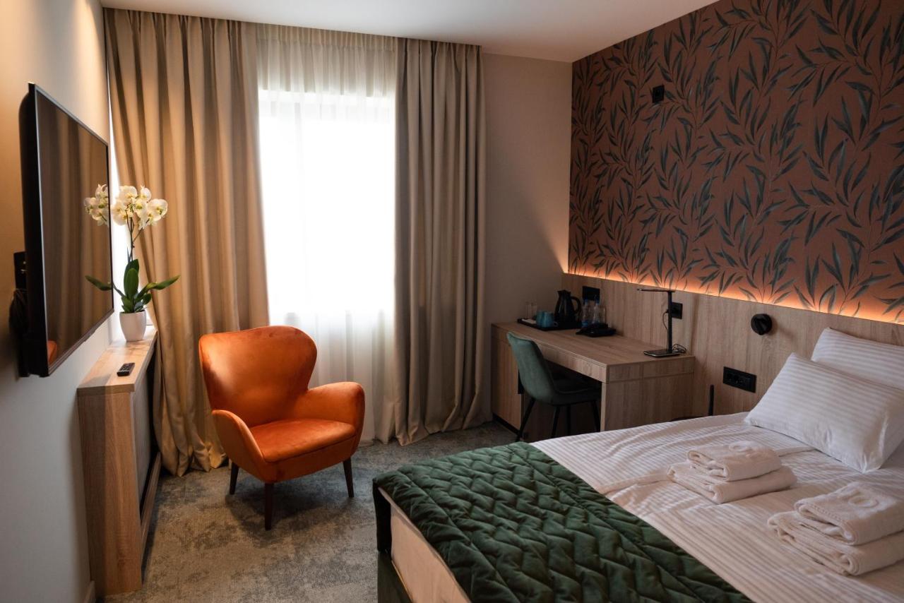 Hotel Gracian Сремська Митровиця Екстер'єр фото