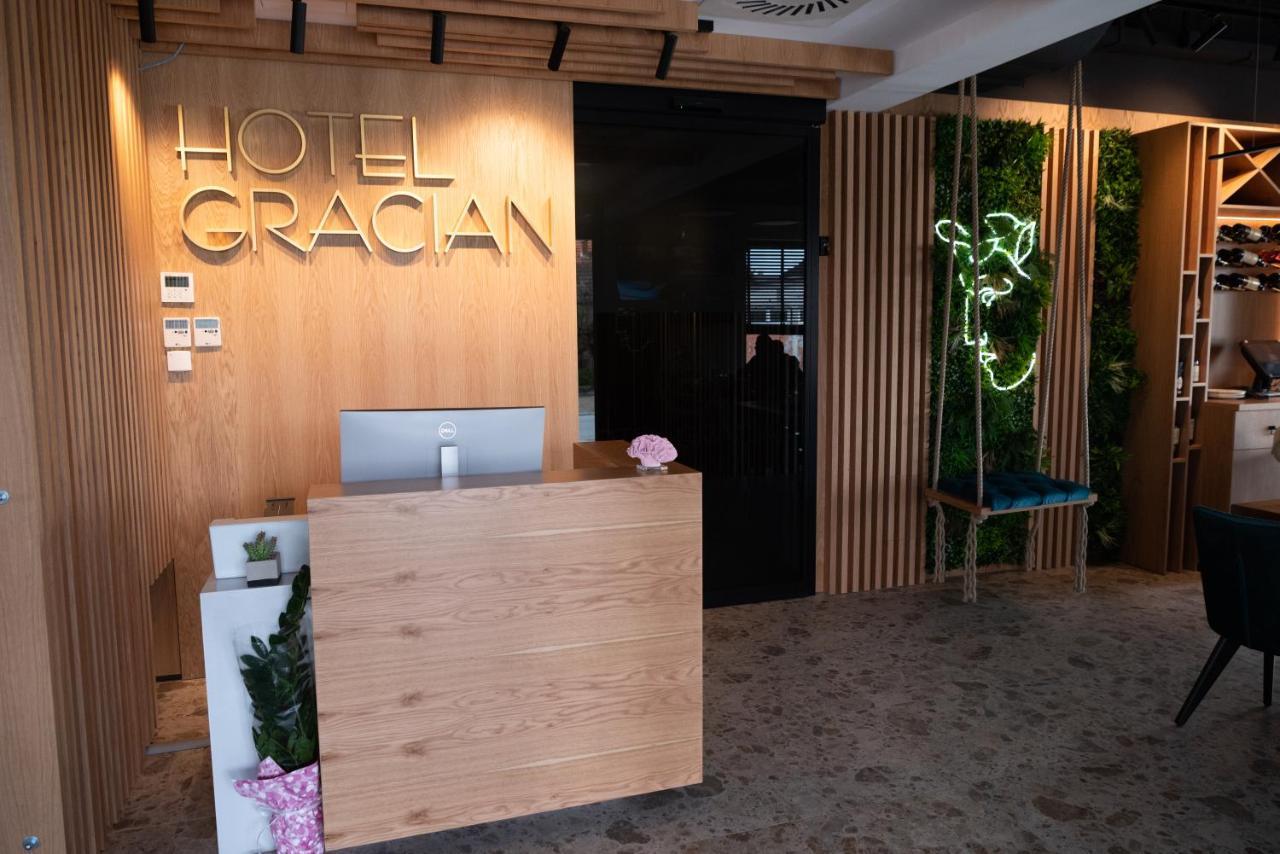 Hotel Gracian Сремська Митровиця Екстер'єр фото