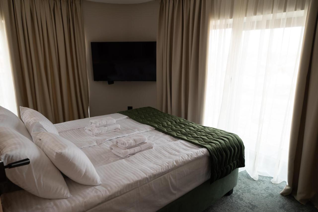 Hotel Gracian Сремська Митровиця Екстер'єр фото