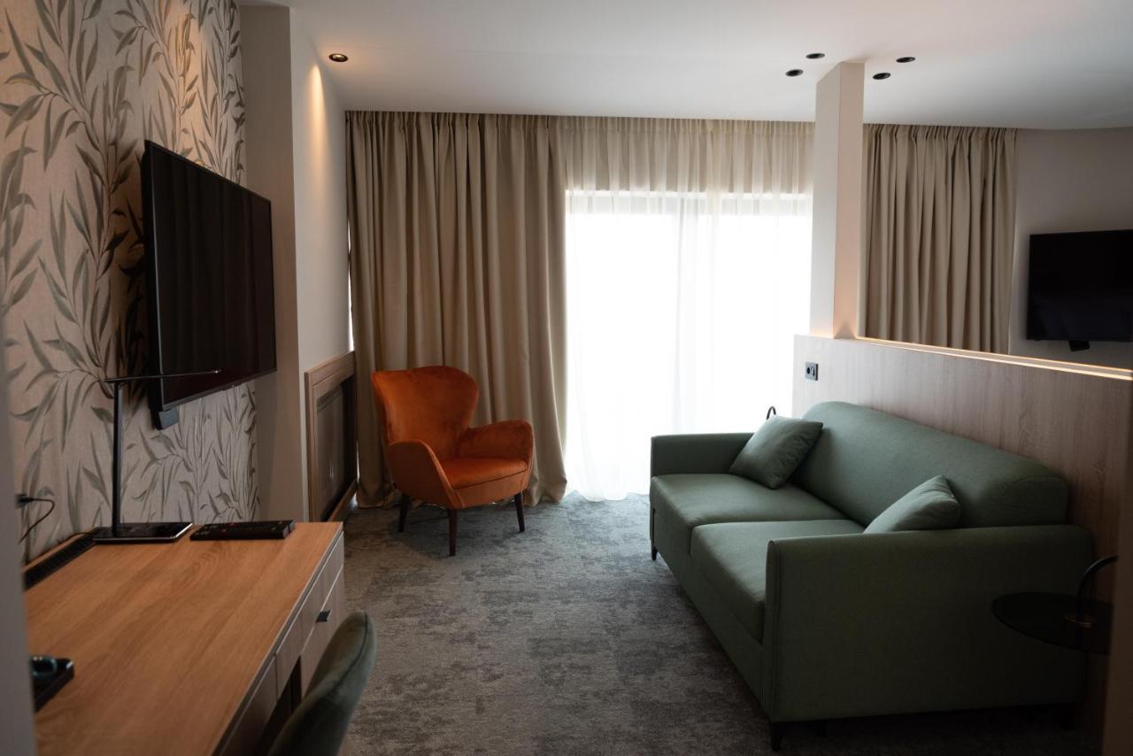 Hotel Gracian Сремська Митровиця Екстер'єр фото